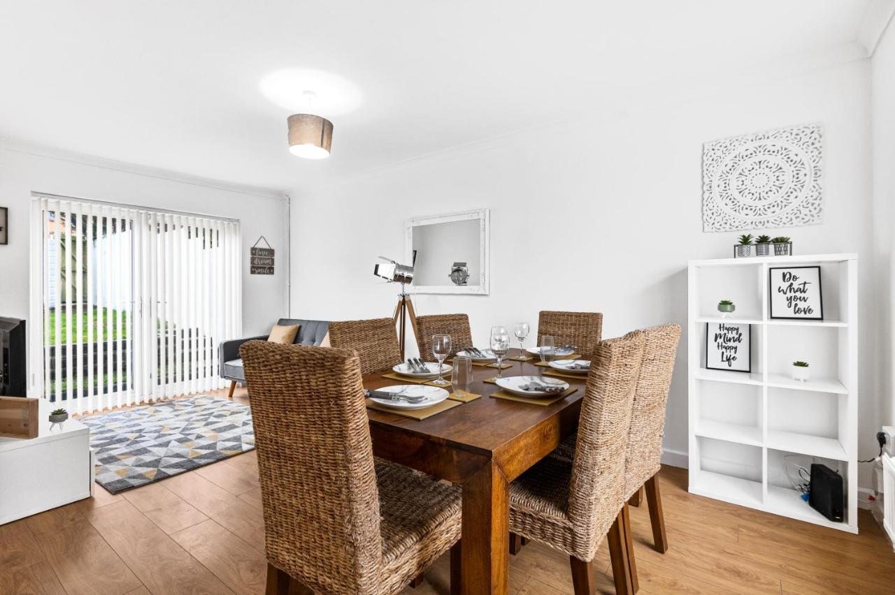 Off Road Parking, Garden, Tv'S In Bedrooms Morriston エクステリア 写真