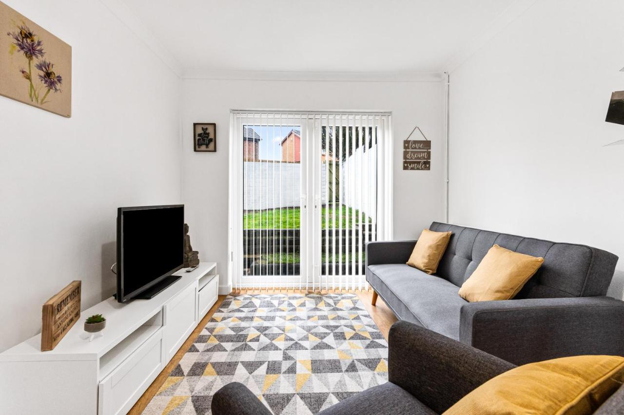 Off Road Parking, Garden, Tv'S In Bedrooms Morriston エクステリア 写真